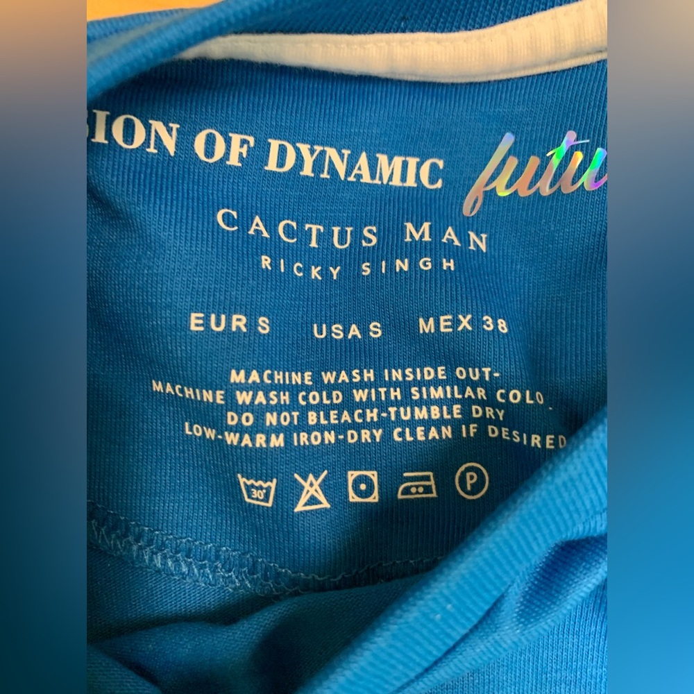 Graphics T-shirt - Picture 5 of 11